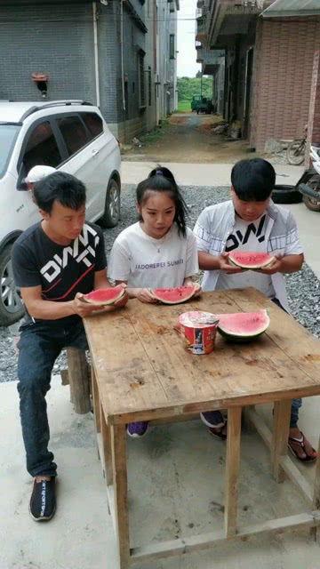 吃瓜比赛搞笑视频合集,笑料十足，欢乐无限